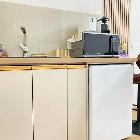 דירה Chez Les Deux Garcons מונטרוג'